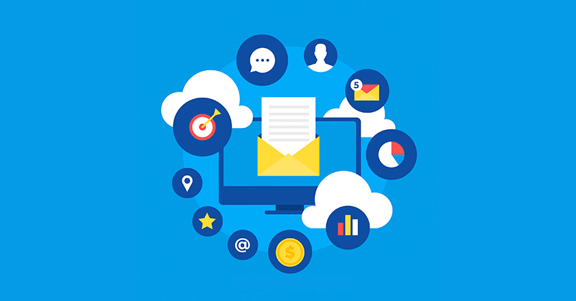 Persona revisando campañas efectivas de email marketing en su computadora