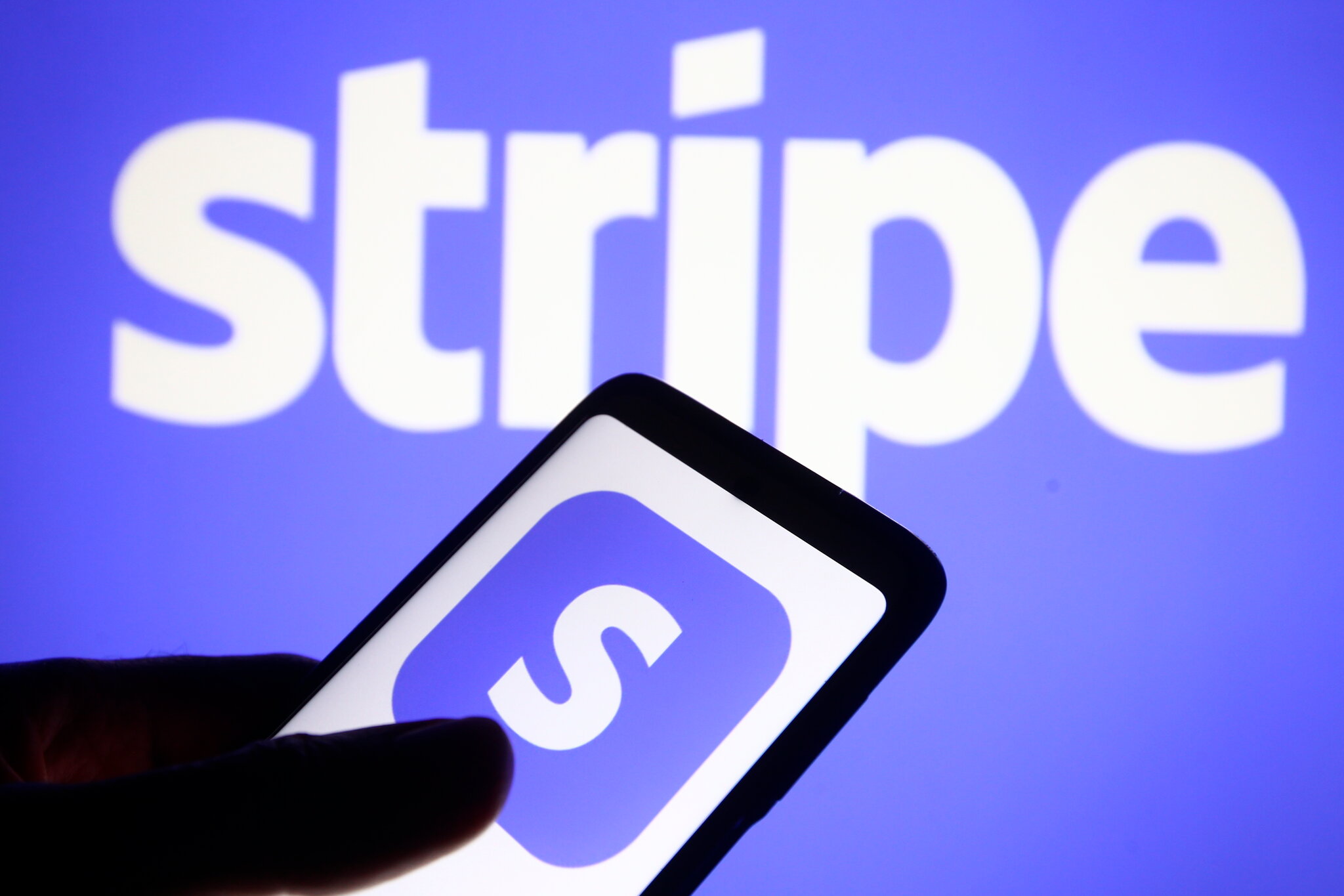 Interfaz de Stripe Checkout mostrando un flujo de suscripción recurrente